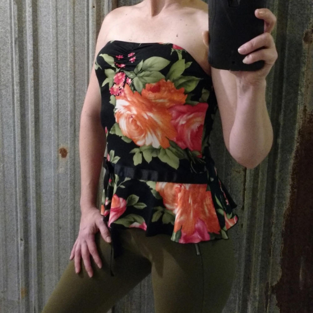 Silky Strapless Ruffled Bottom Floral Studio Y Shirt With Bow
